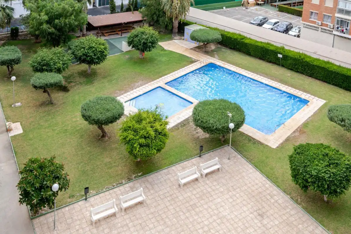 Piscina de Piso en venta en Benidorm con Aire acondicionado, Calefacción y Jardín privado
