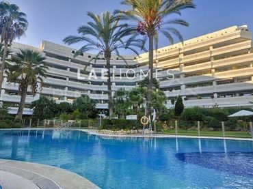 Apartamento con piscina en venta en Marbella Centro