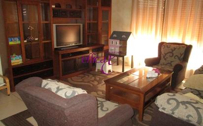 Living room of Flat for sale in Torrijos  with Heating, Terrace and Storage room