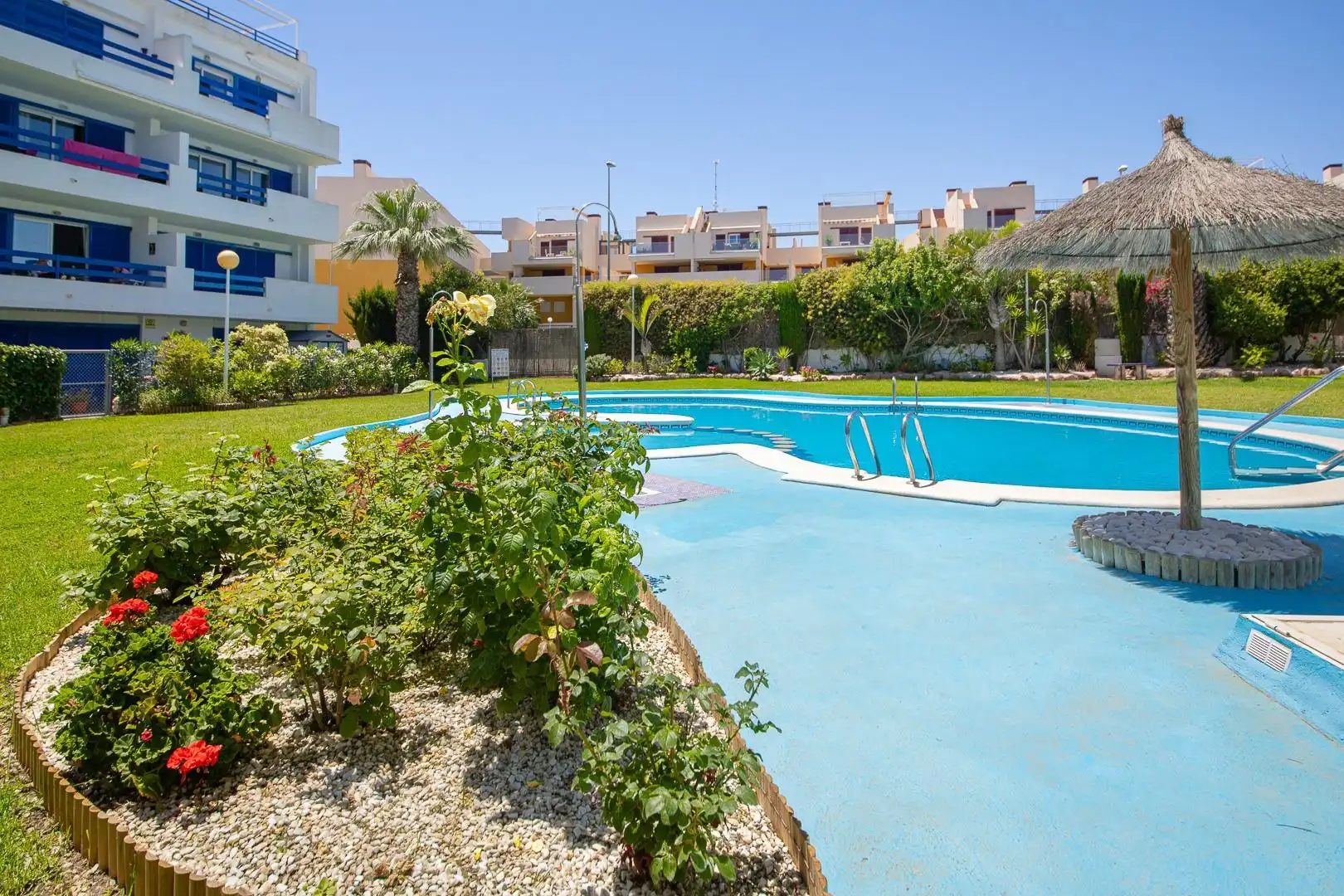 Piscina de Planta baixa en venda en Orihuela amb Jardí privat, Terrassa i Piscina comunitària