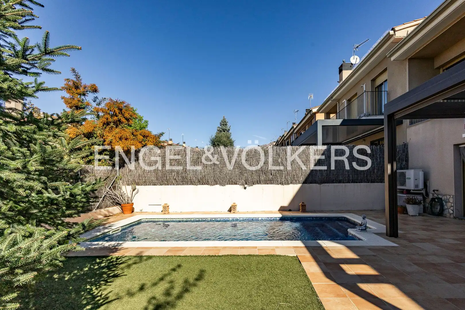 Piscina de Casa o chalet de alquiler en Collbató con Aire acondicionado, Calefacción y Jardín privado