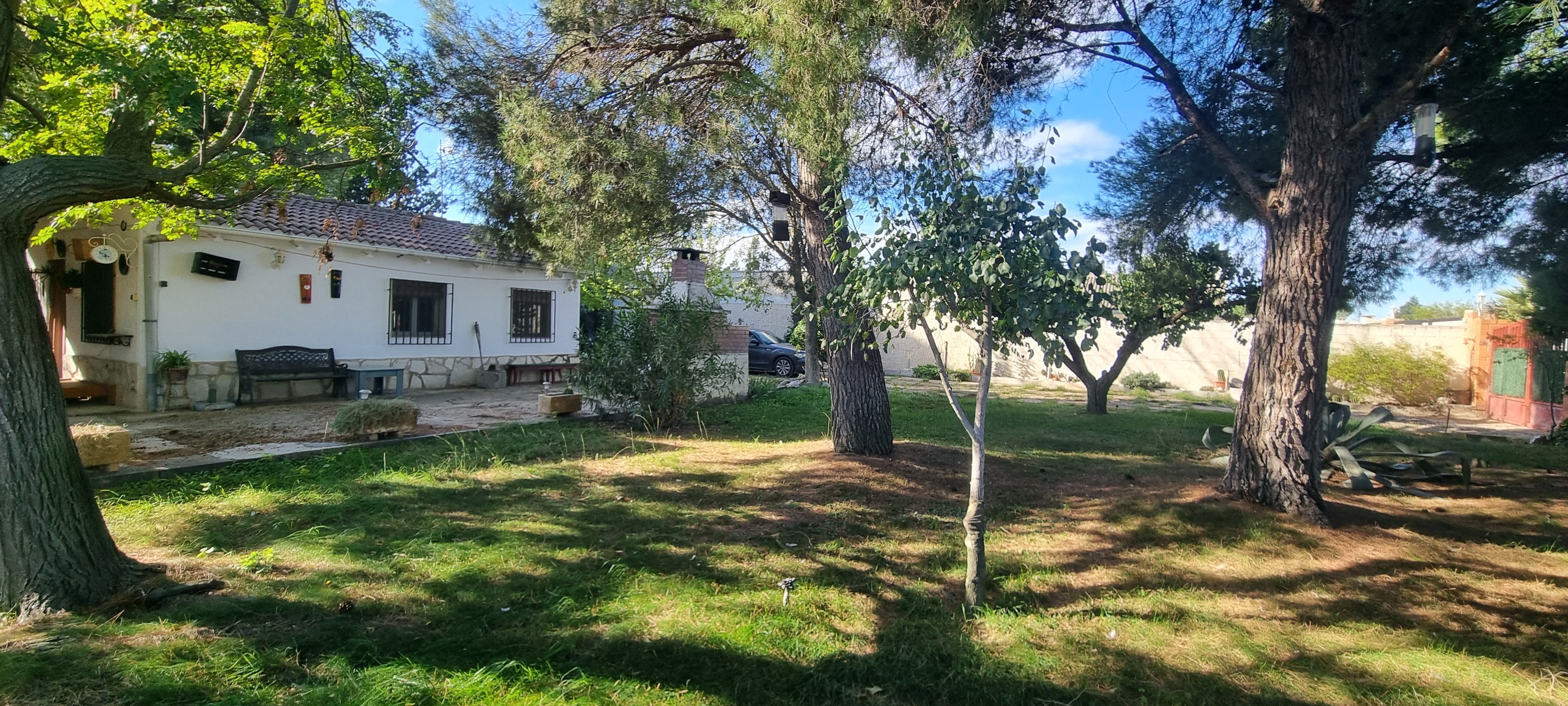 Country house for sale in Fuentes de Ebro  with Private garden, Swimming Pool and Furnished