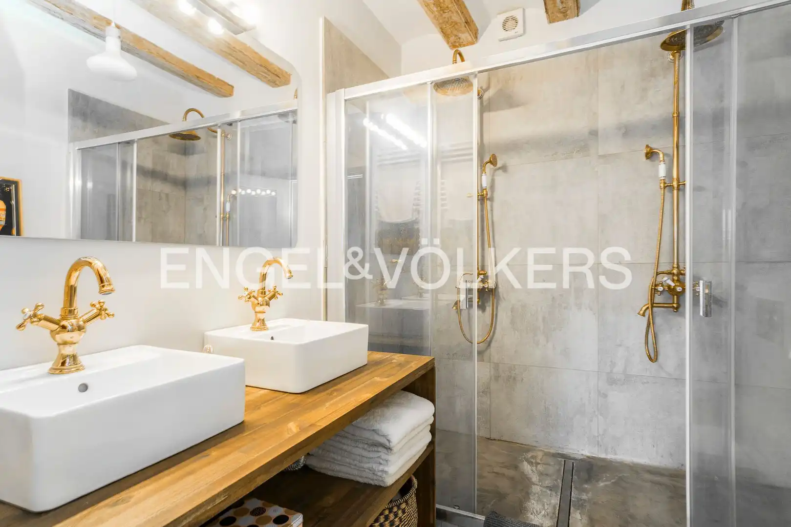 Bathroom of Flat for rent in Barcelona  with Air Conditioner, Heating and Storage room