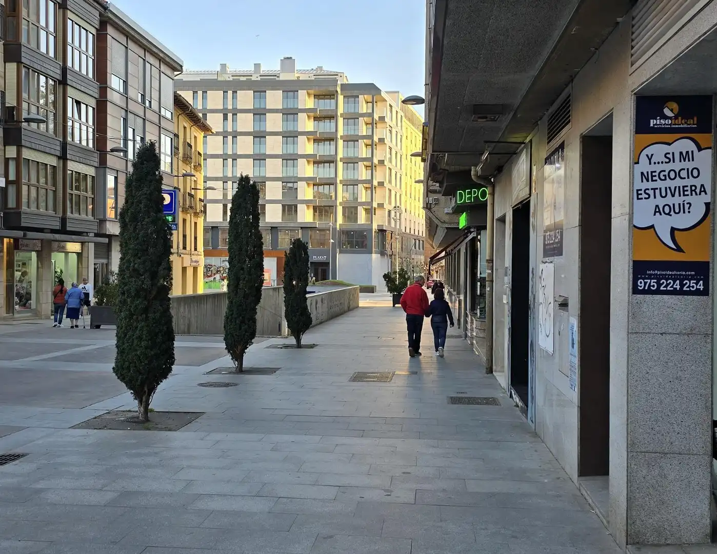 Vista exterior de Local de alquiler en Soria Capital 