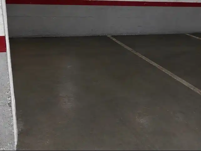 Parking of Garage for rent in Oeste