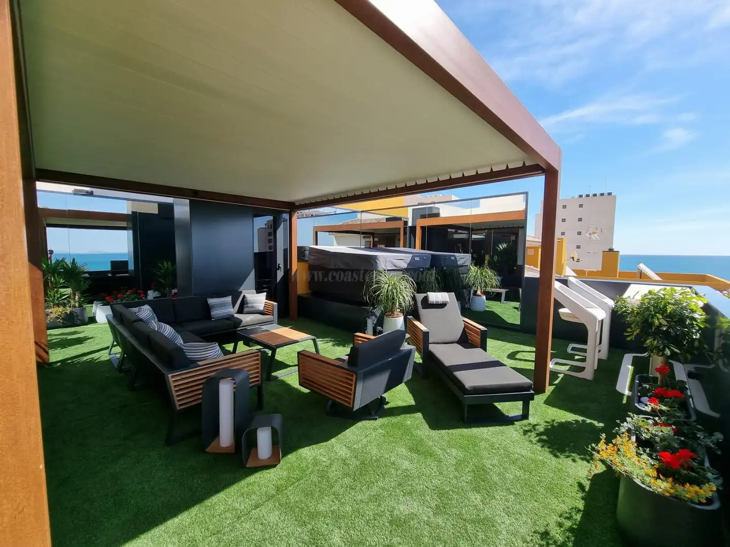 Terrasse von Wohnungen zum Verkauf in Torrevieja mit Klimaanlage, Heizung und Abstellraum