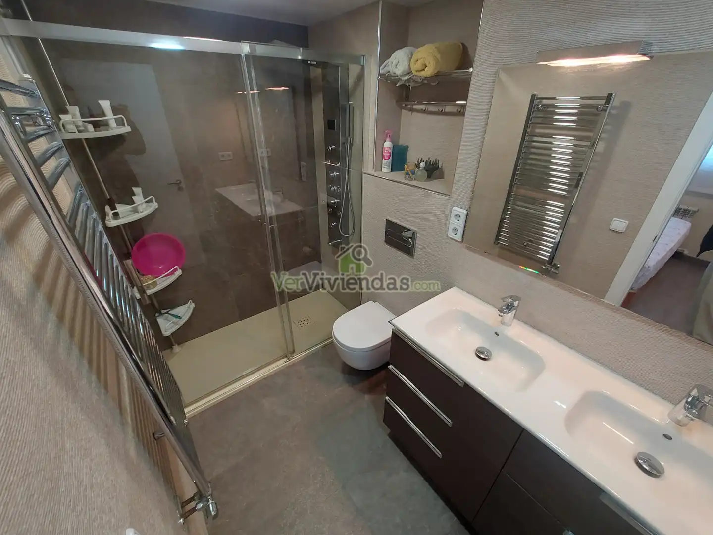 Baño de Casa adosada en venta en Martorell con Aire acondicionado, Calefacción y Jardín privado