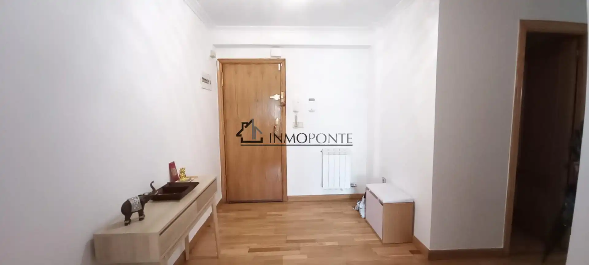 Dormitori de Pis en venda en Pontevedra Capital  amb Calefacció, Forn i Rentadora