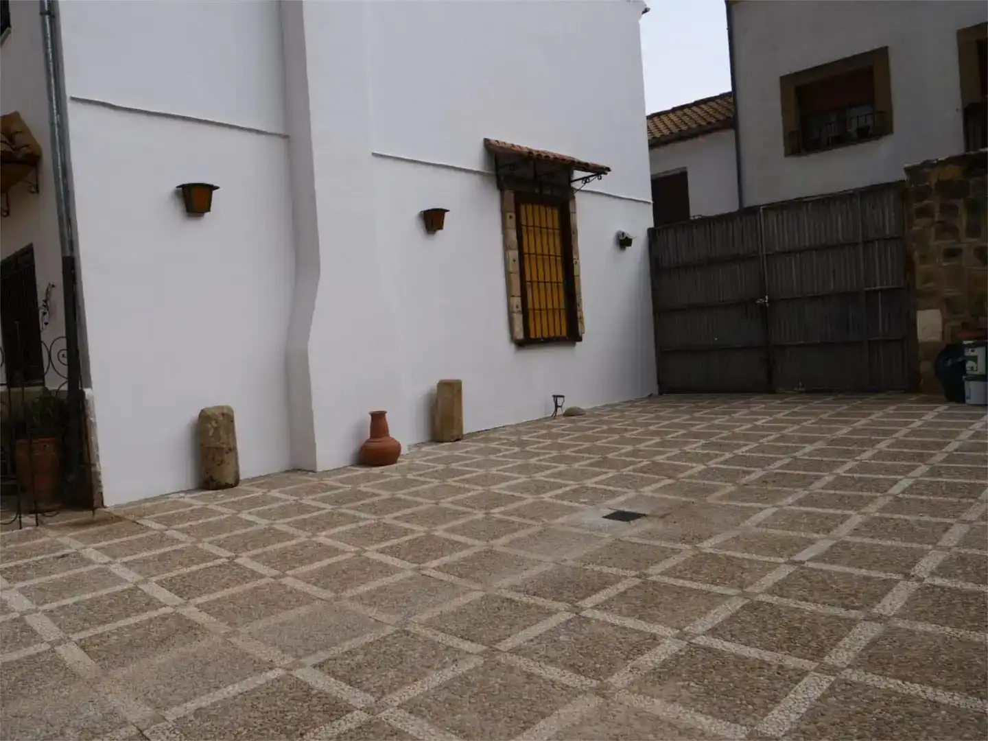 Außenansicht von Wohnung zur Miete in Baeza mit Privatgarten, Abstellraum und Möbliert
