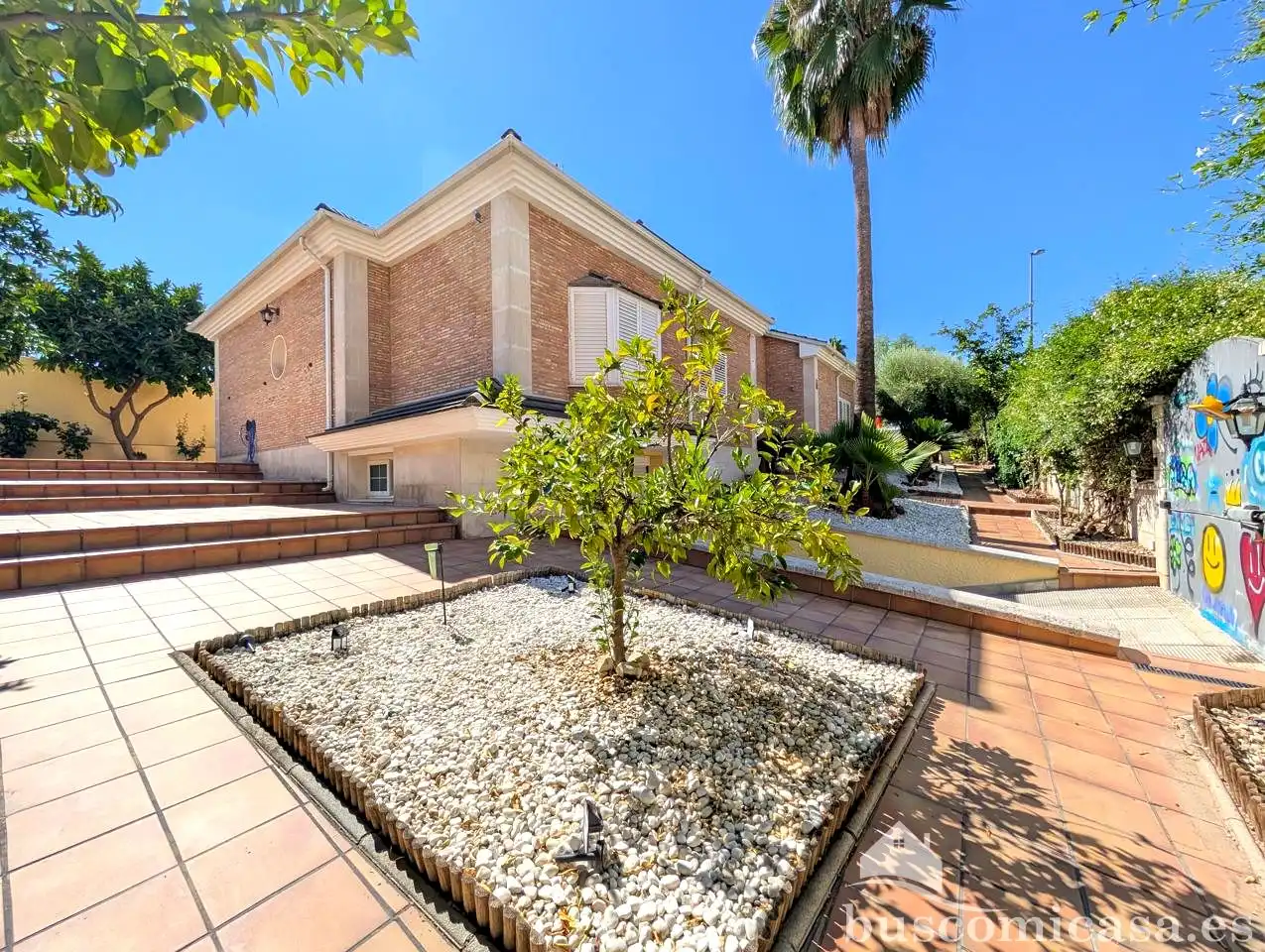 Vista exterior de Casa o xalet en venda en Linares amb Aire condicionat, Calefacció i Jardí privat