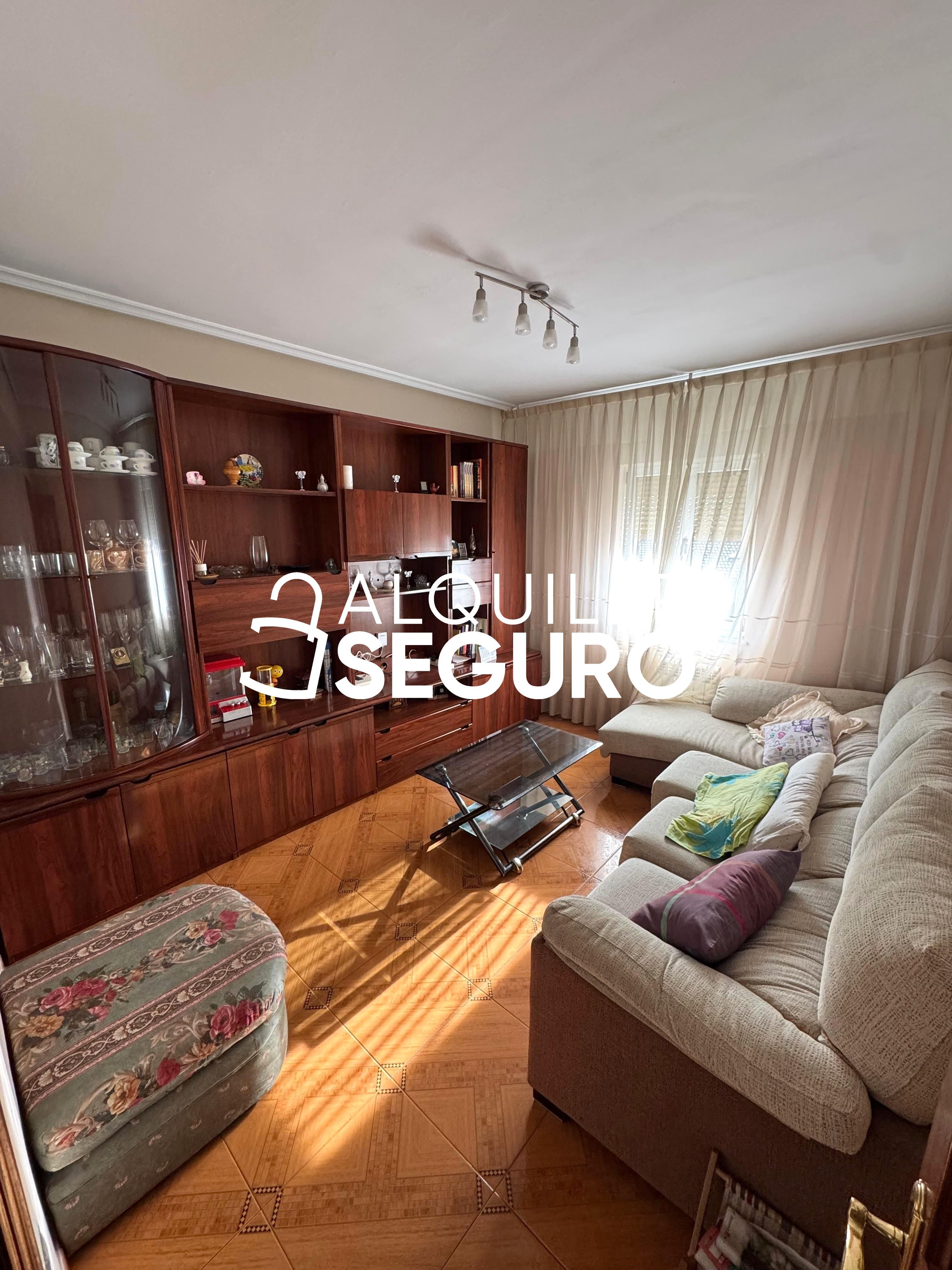 Sala d'estar de Pis de lloguer en Langreo amb Calefacció i Moblat