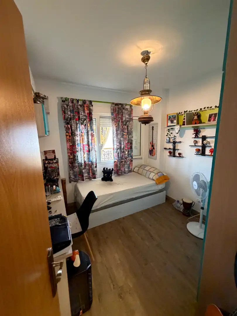 Habitación de Piso en venta en La Línea de la Concepción con Aire acondicionado, Terraza y Amueblado
