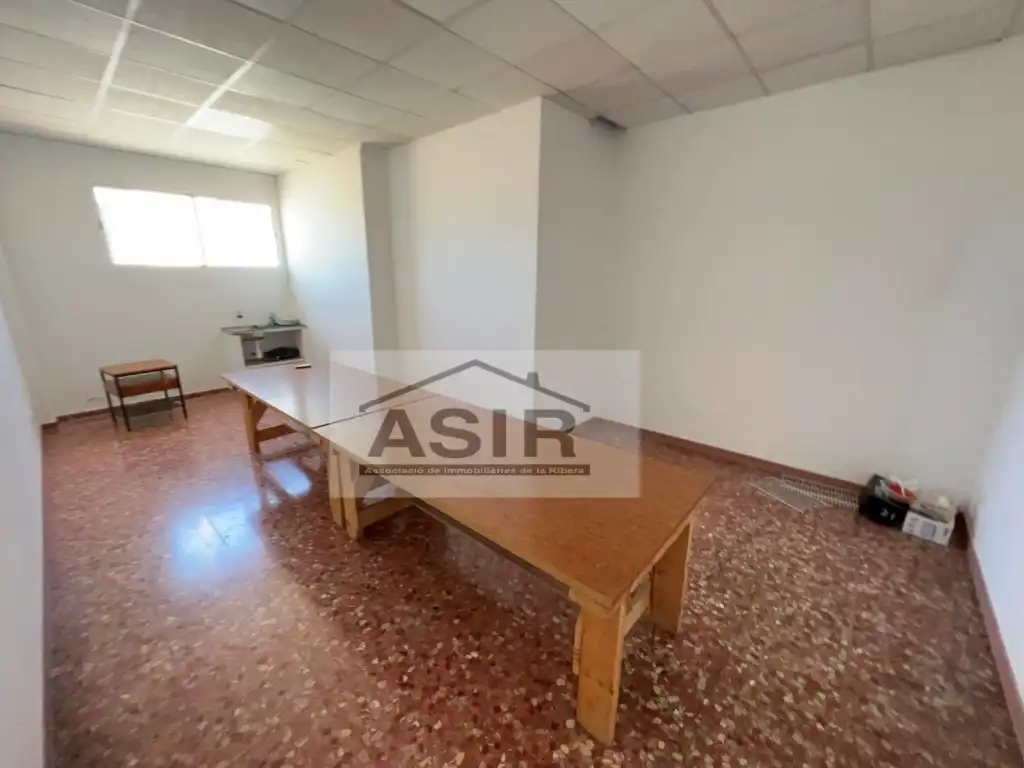 Industrial buildings for rent in Favara