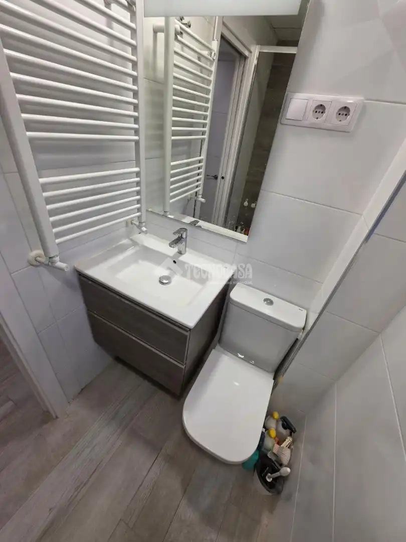Baño de Piso en venta en Fuenlabrada con Aire acondicionado y Calefacción