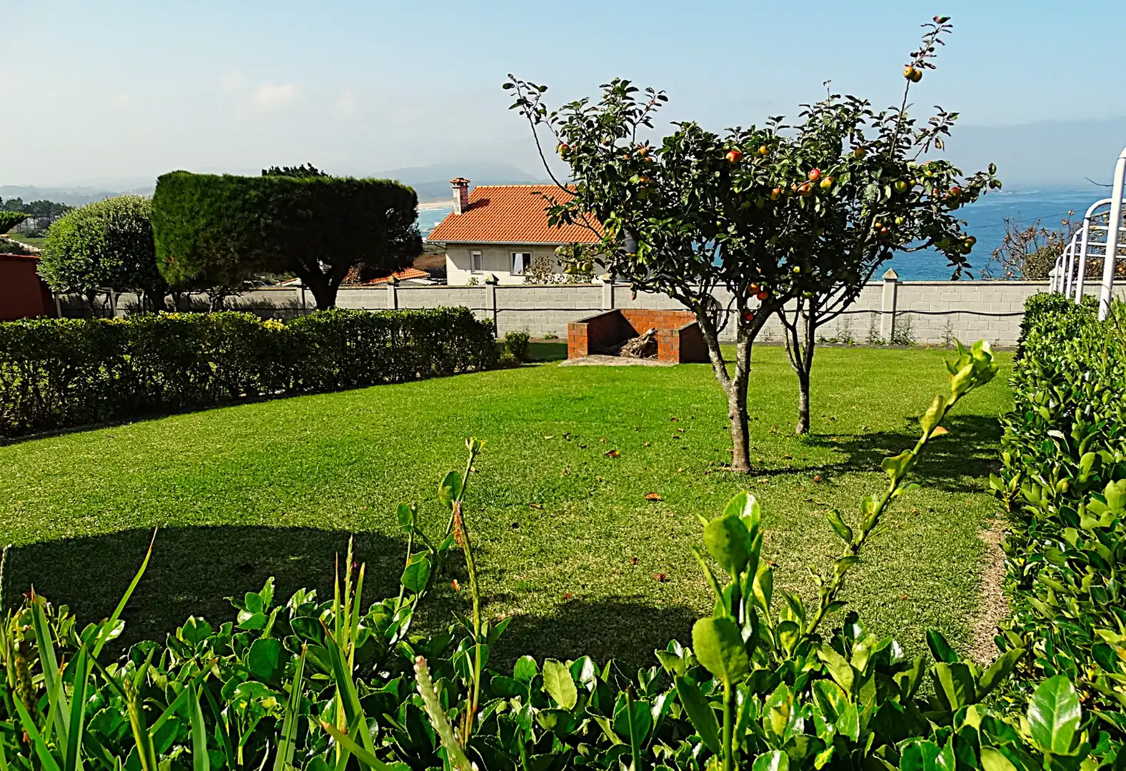 Jardí de Casa o xalet en venda en Valdoviño amb Calefacció, Jardí privat i Parquet