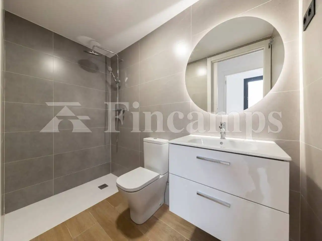 Bathroom of Flat for rent in Sabadell  with Air Conditioner, Heating and Storage room
