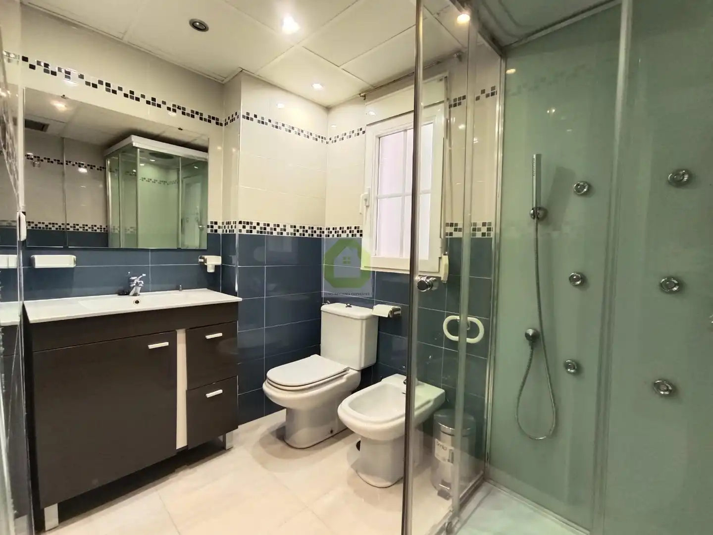Bathroom of Flat for share in Granada  with Furnished