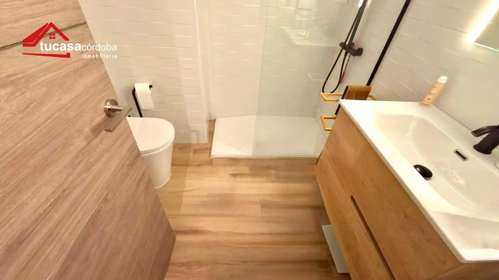 Bathroom of Flat for sale in Córdoba  with Air Conditioner, Terrace and Storage room