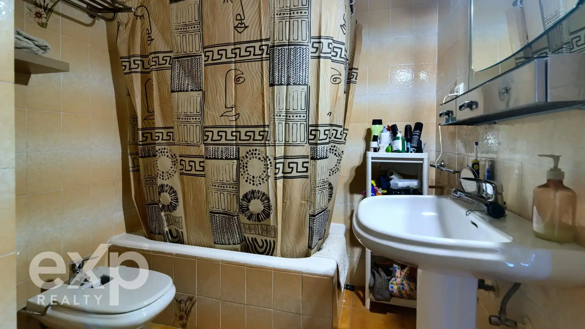 Bathroom of Flat for sale in Valencia  with Air Conditioner, Heating and Terrace
