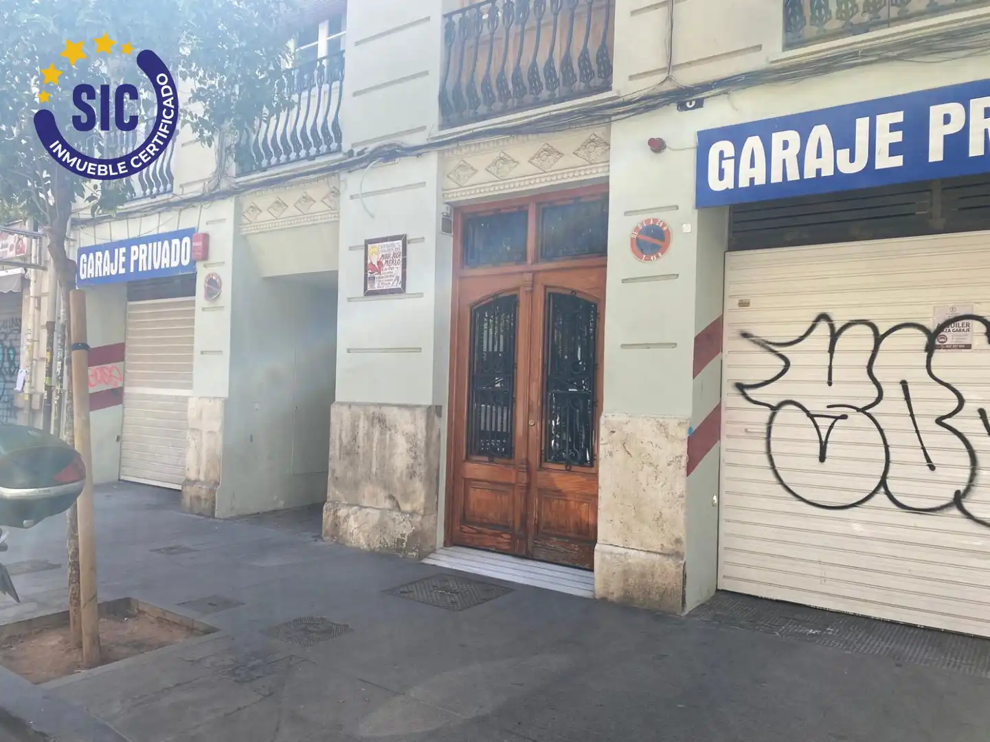 Exterior view of Garage for sale in L'Eixample