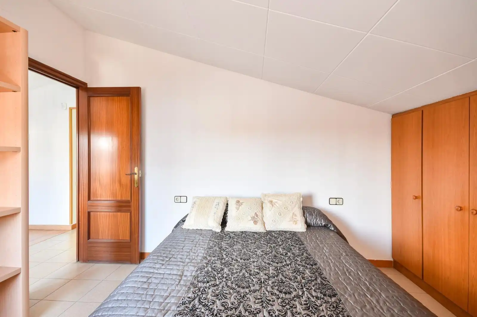 Habitación de Casa o chalet en venta en Santa Perpètua de Mogoda con Aire acondicionado, Calefacción y Jardín privado