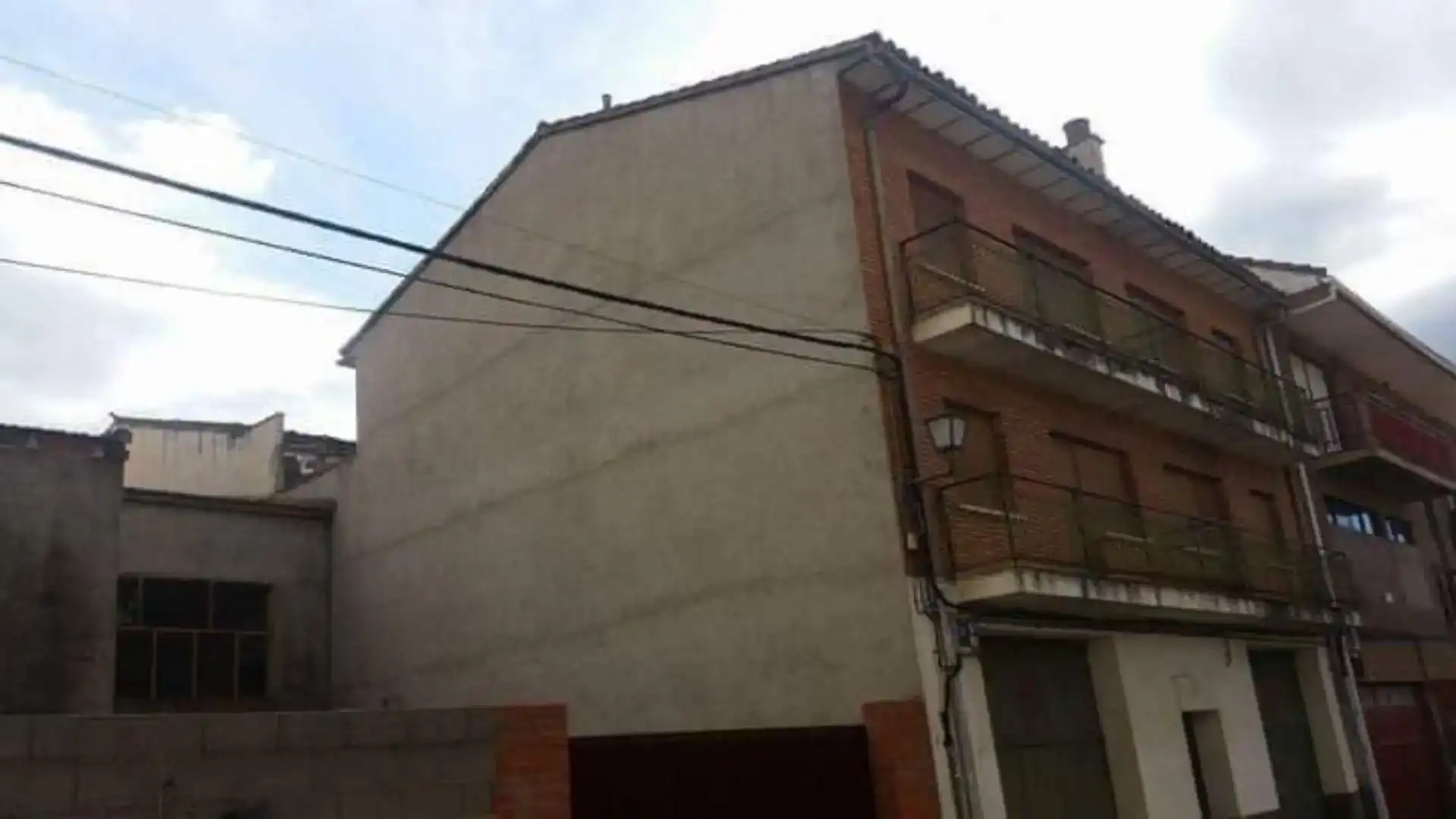 Vista exterior de Planta baja en venta en Navaluenga con Balcón