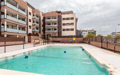 Piscina de Pis en venda en Navalcarnero amb Aire condicionat, Terrassa i Balcó