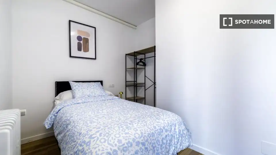 Habitación de Piso de alquiler en Madrid con Aire acondicionado, Calefacción y Amueblado
