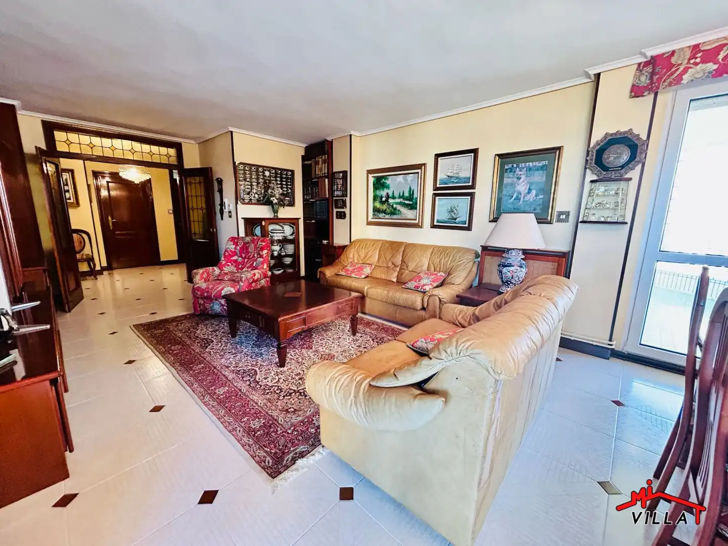 Sala de estar de Piso en venta en Laredo con Calefacción, Terraza y Amueblado