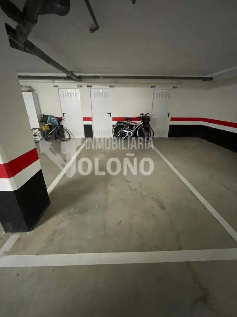Parking de Dúplex en venta en Castañares de Rioja con Calefacción, Parquet y Terraza
