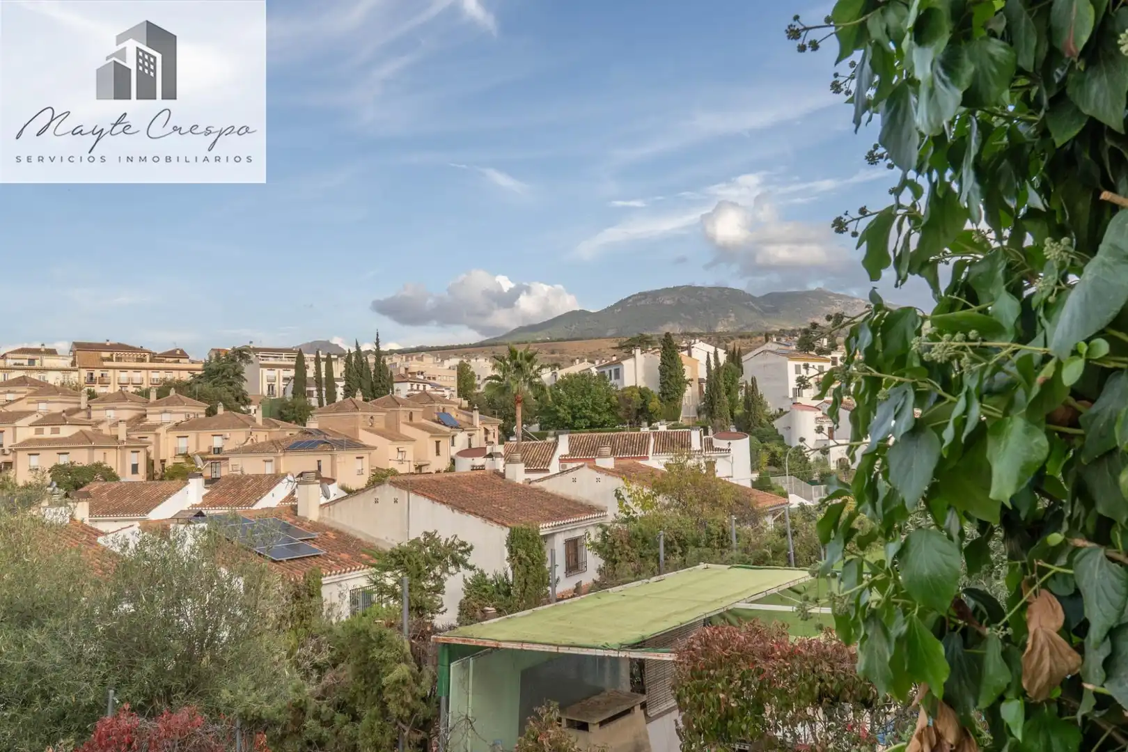 Vista exterior de Casa o xalet en venda en La Zubia amb Calefacció, Jardí privat i Terrassa