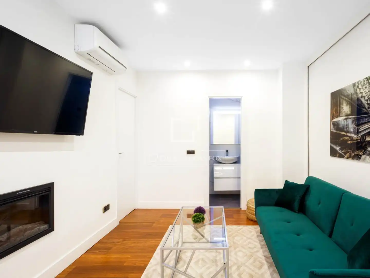 Living room of Flat for rent in Madrid  with Air Conditioner, Heating and Furnished