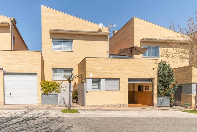 Casa adosada en Venta en Calle IPARBEROKI, 59 en Beriáin