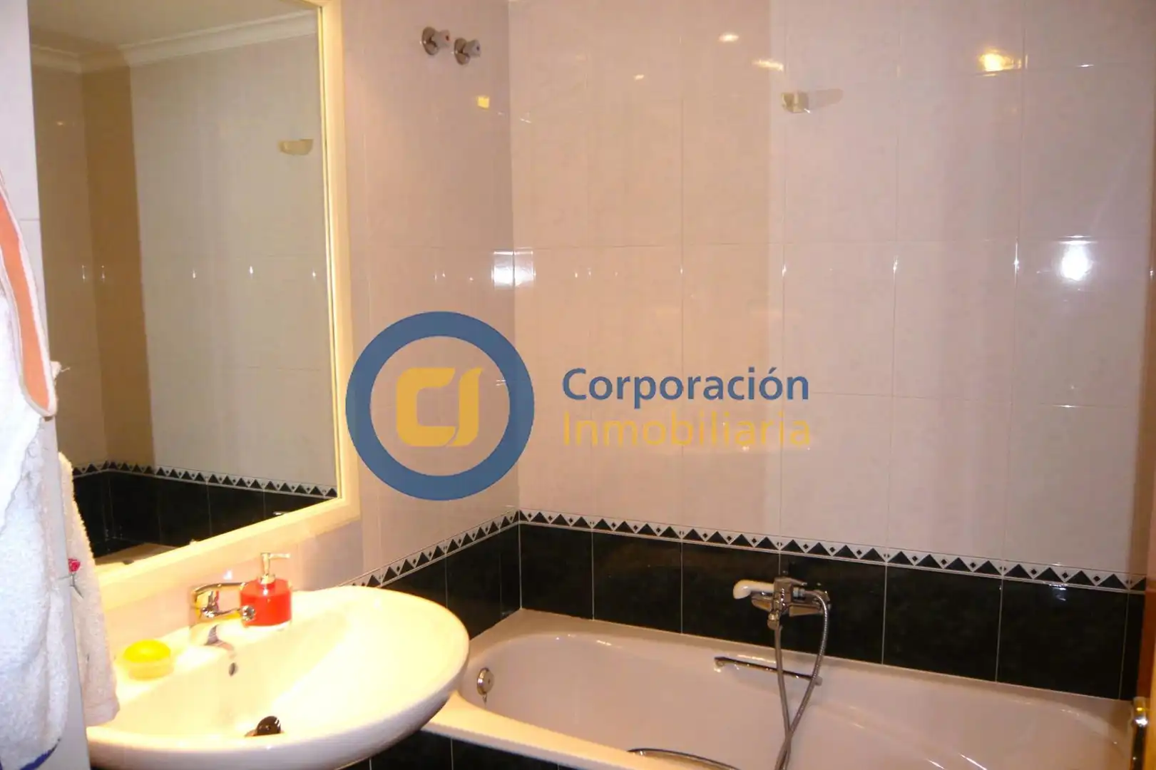 Badezimmer von Wohnung zum Verkauf in Lorca mit Klimaanlage, Heizung und Terrasse