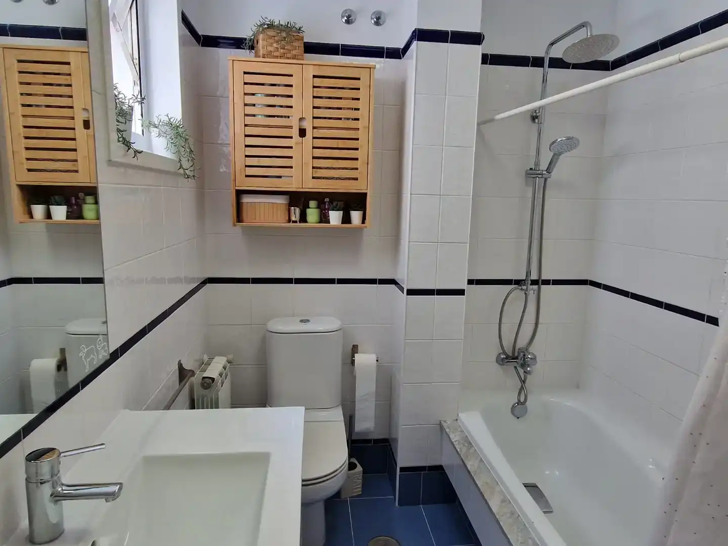 Bany de Casa o xalet en venda en A Coruña Capital  amb Balcó