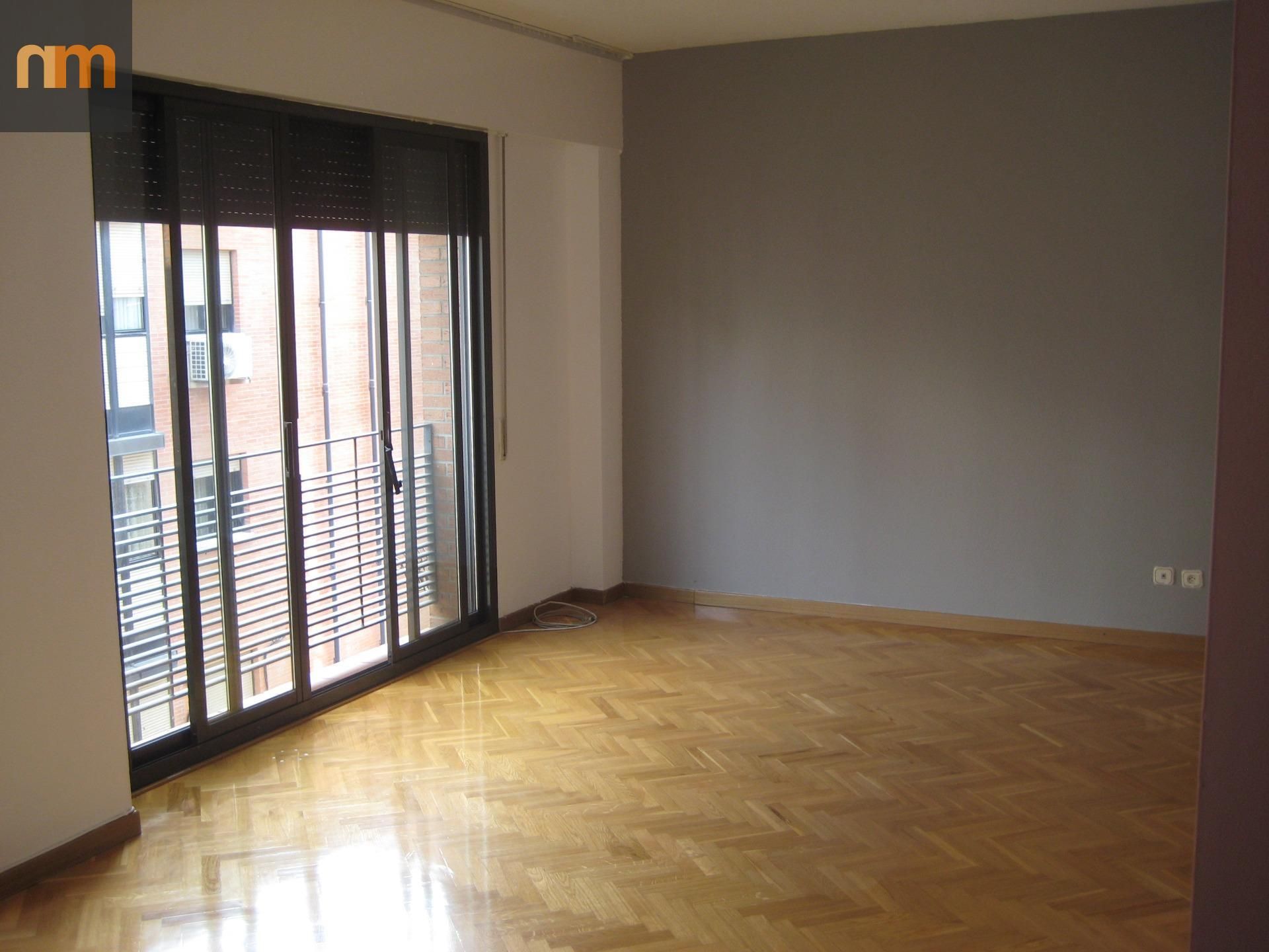 Habitación de Piso en venta en  Madrid Capital con Balcón