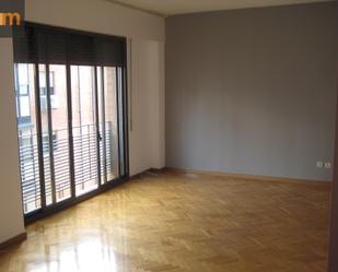 Bedroom of Flat for sale in  Madrid Capital  with Balcony