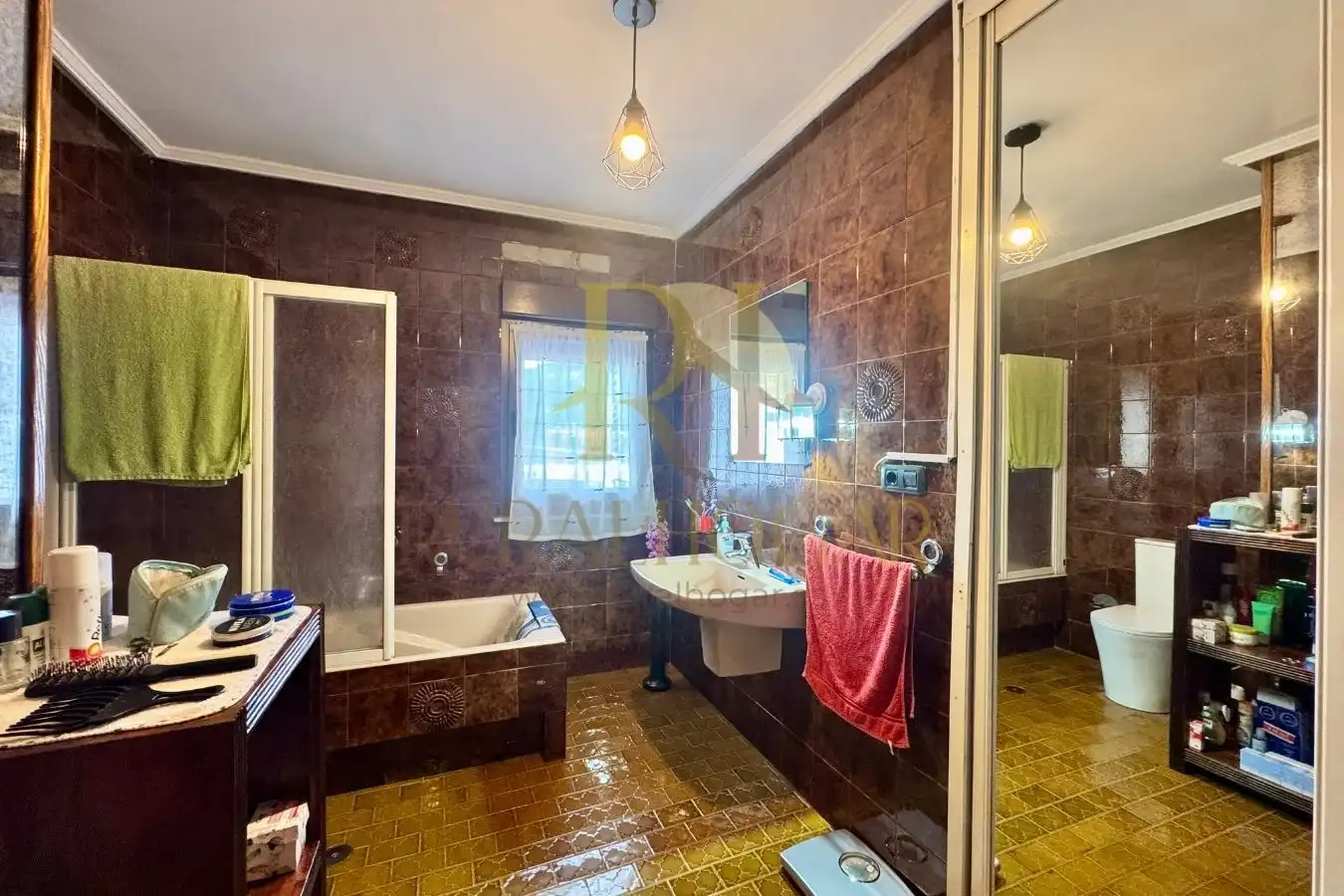 Bathroom of Commercial properties for sale in Villamanín  with Heating, Terrace and Furnished