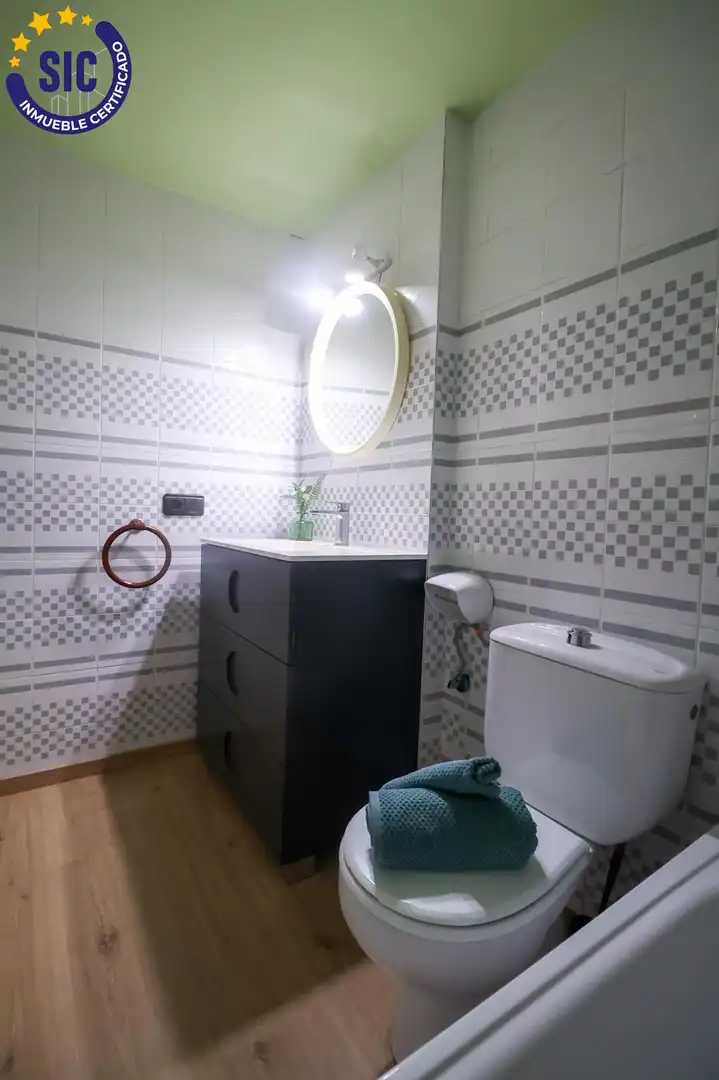 Bany de Apartament en venda en Oropesa del Mar / Orpesa amb Jardí privat, Terrassa i Moblat