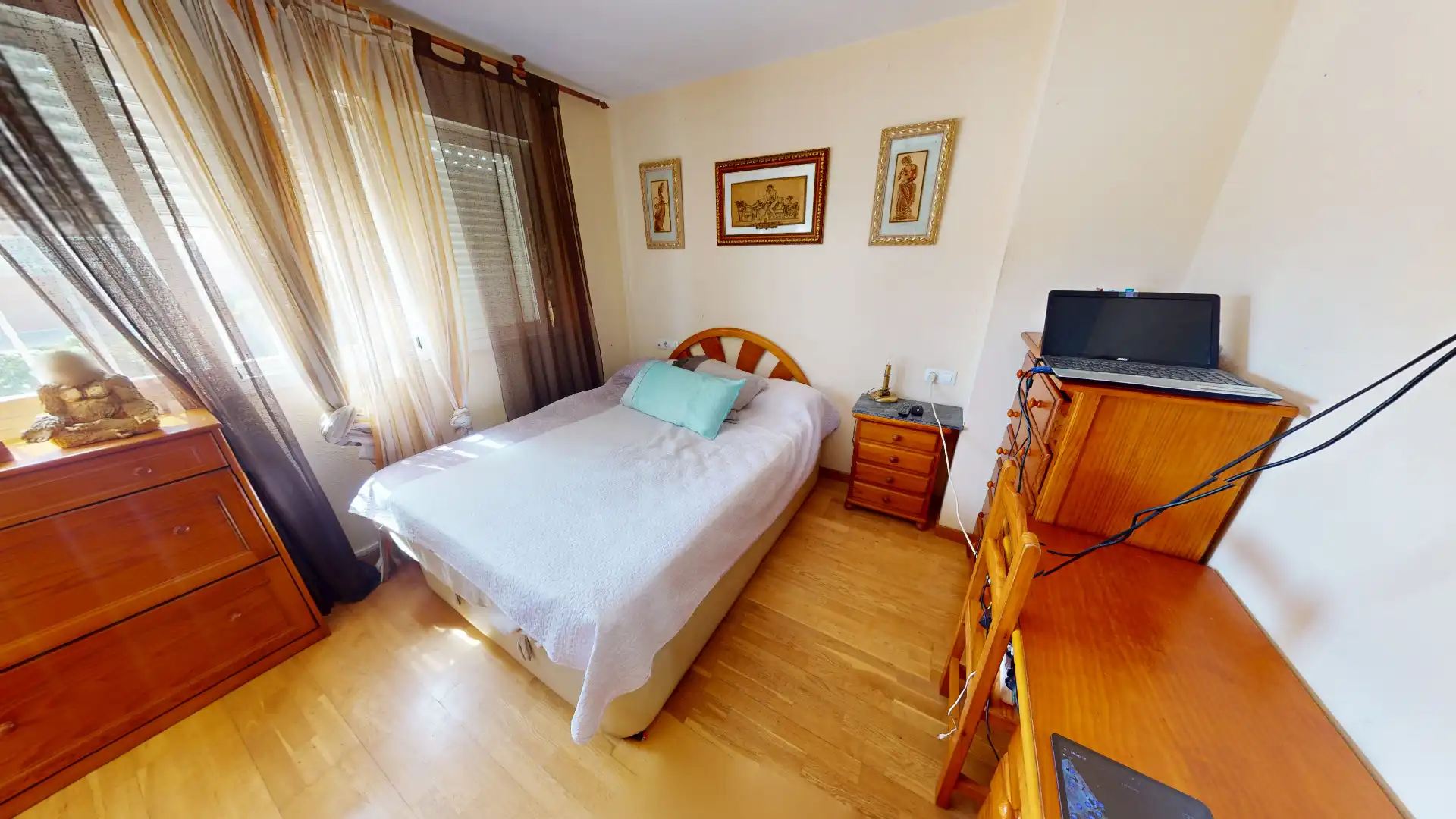 Dormitori de Casa o xalet en venda en El Campello amb Aire condicionat, Jardí privat i Terrassa