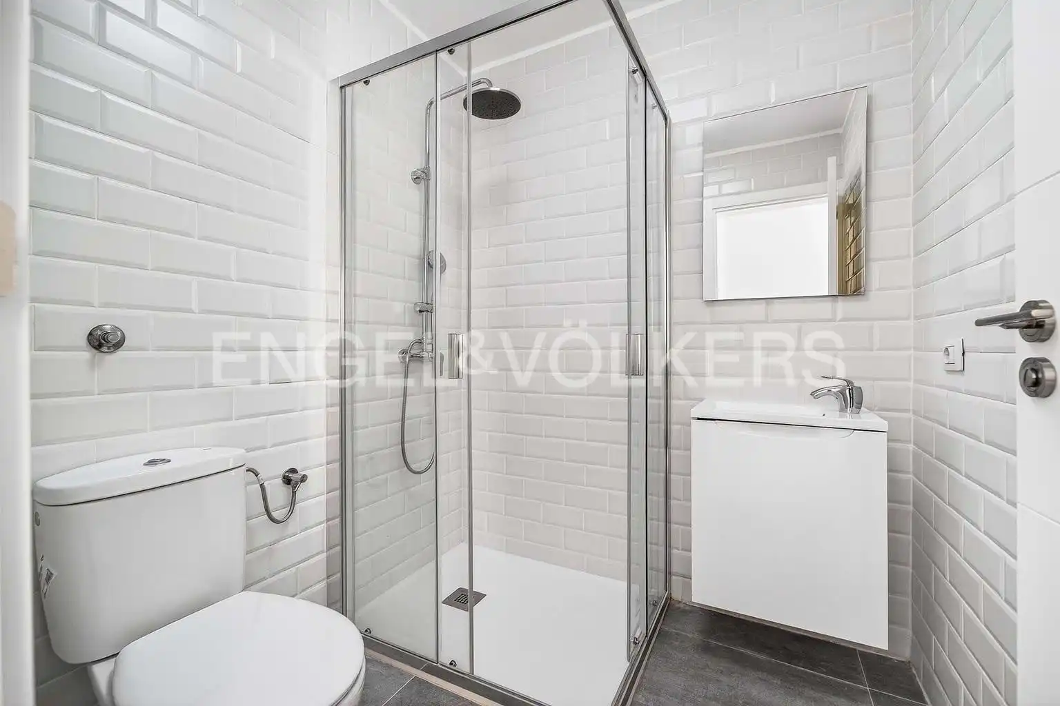 Baño de Piso en venta en Arona con Aire acondicionado, Terraza y Piscina