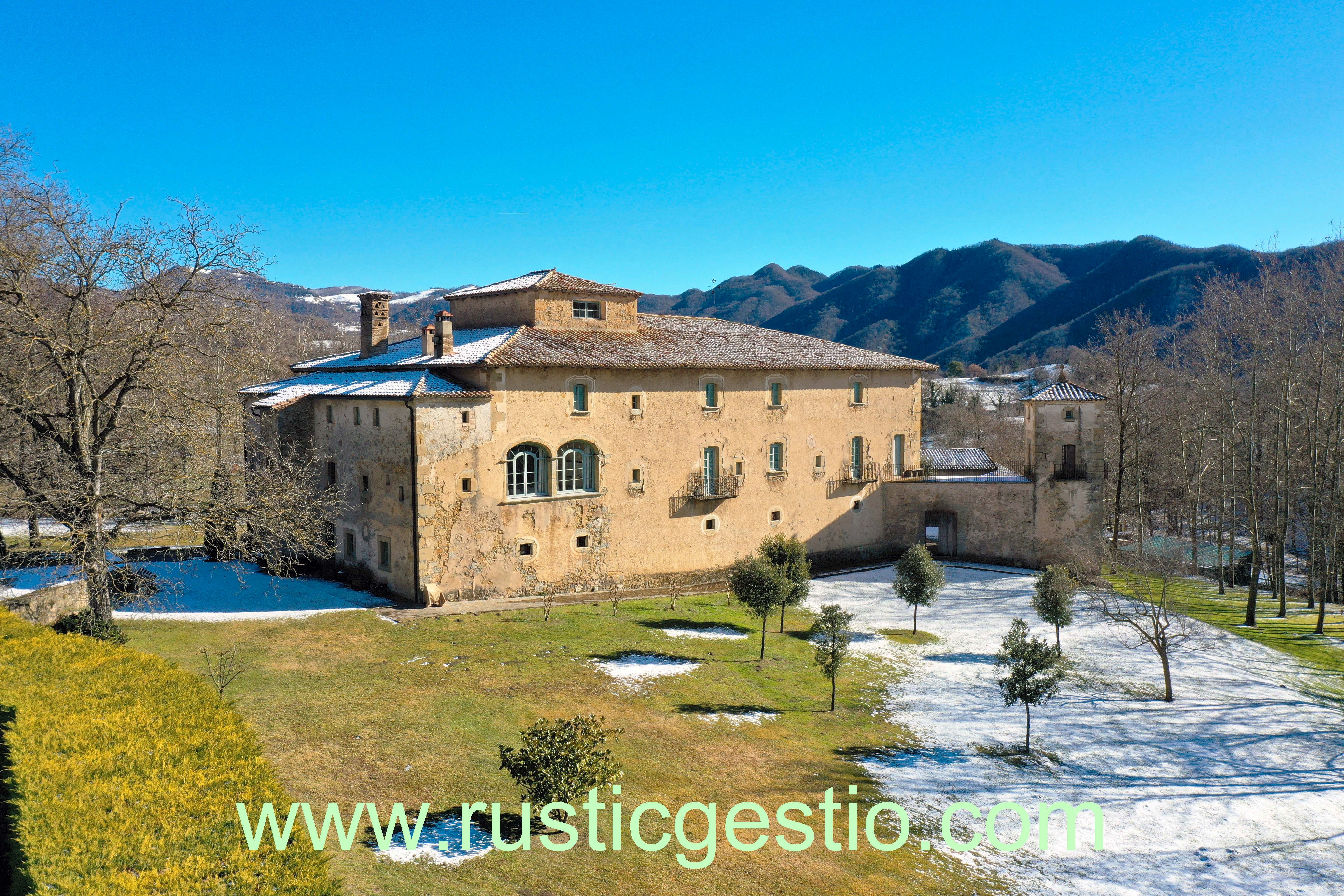 Vista exterior de Finca rústica en venda en Vidrà amb Jardí privat, Terrassa i Moblat