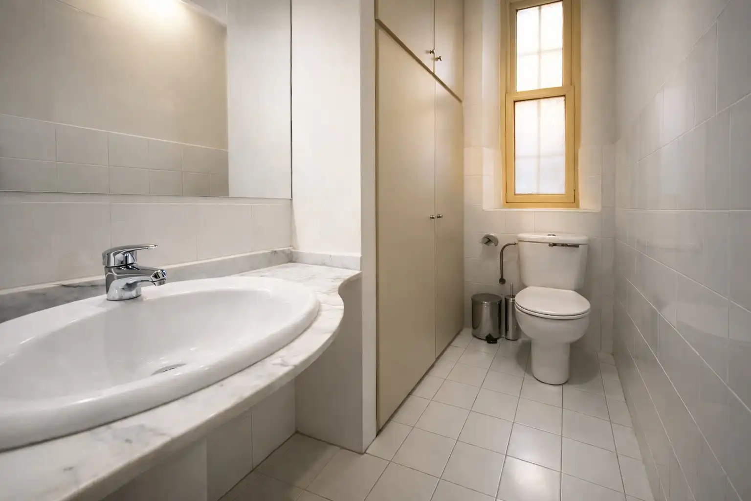 Baño de Oficina de alquiler en Santander