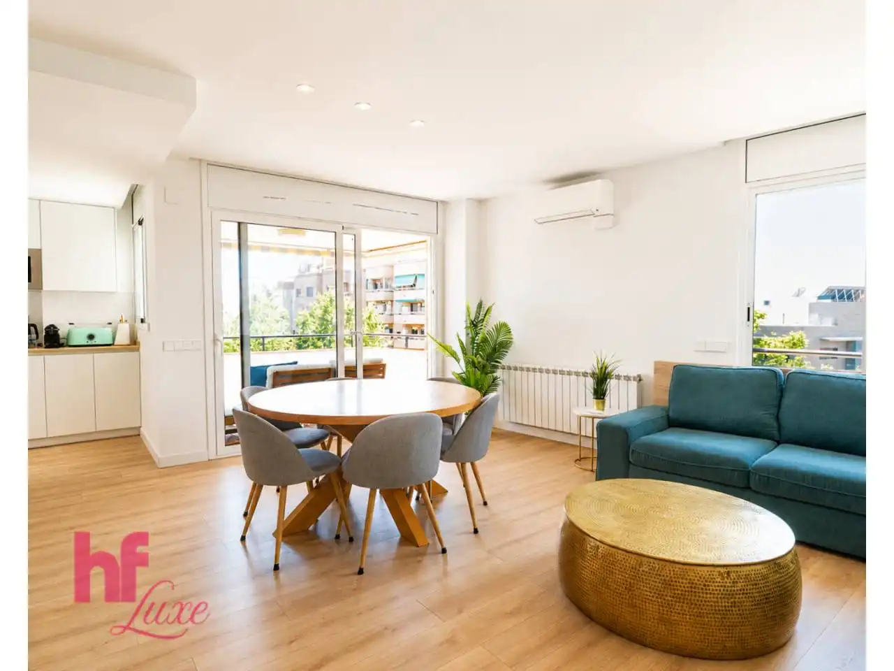 Sala d'estar de Àtic en venda en Sant Adrià de Besòs amb Aire condicionat, Calefacció i Parquet