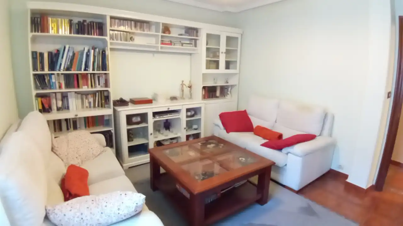 Sala d'estar de Pis en venda en Sestao  amb Moblat i Balcó
