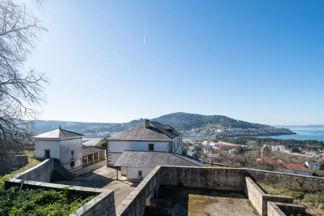 Vista exterior de Casa o xalet en venda en Cabanas amb Calefacció, Jardí privat i Parquet