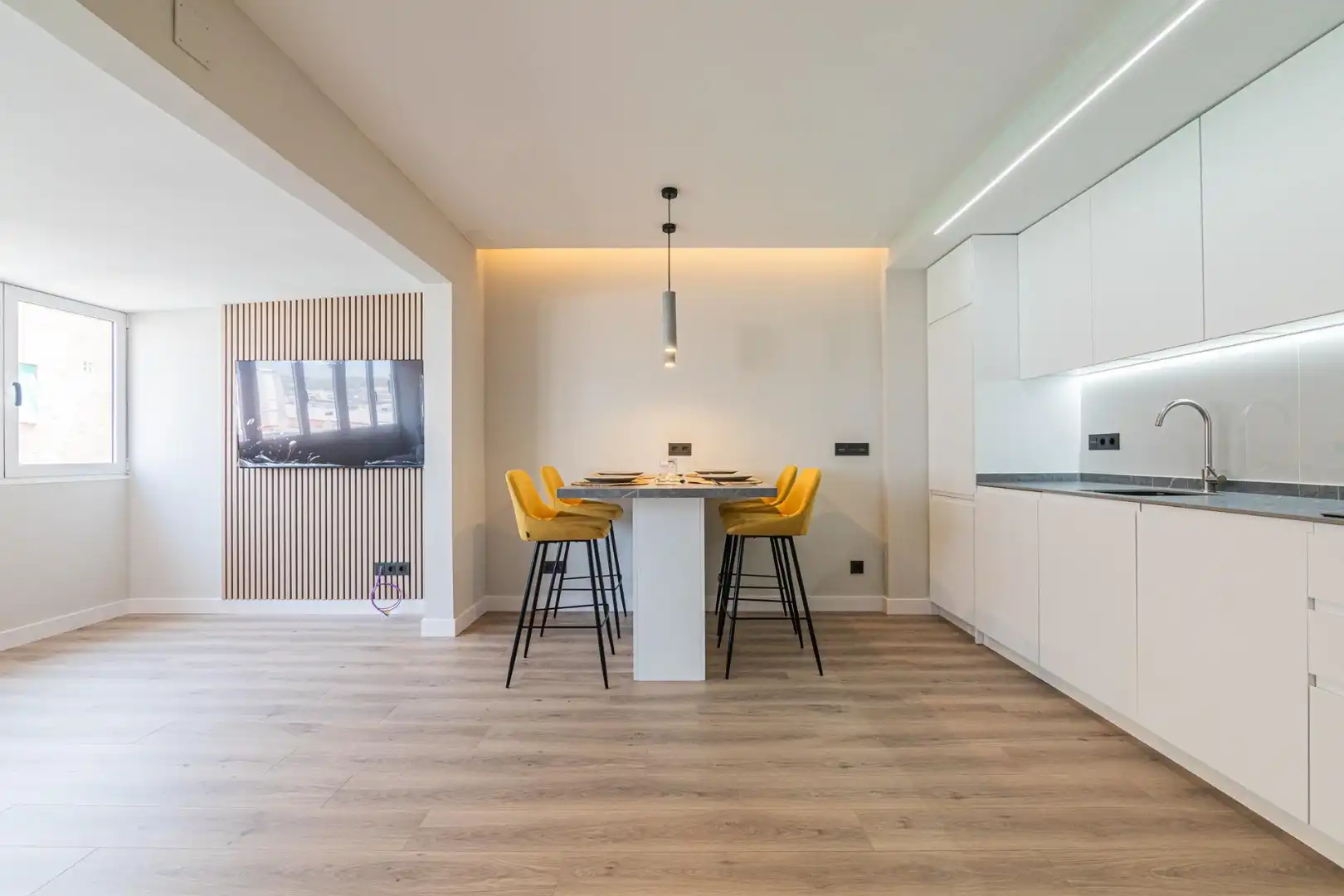 Esszimmer von Dachboden zum Verkauf in Santa Pola mit Klimaanlage