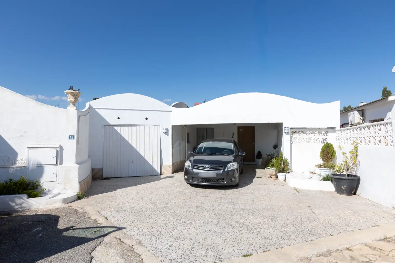 Vista exterior de Casa o xalet en venda en La Nucia amb Aire condicionat, Jardí privat i Terrassa