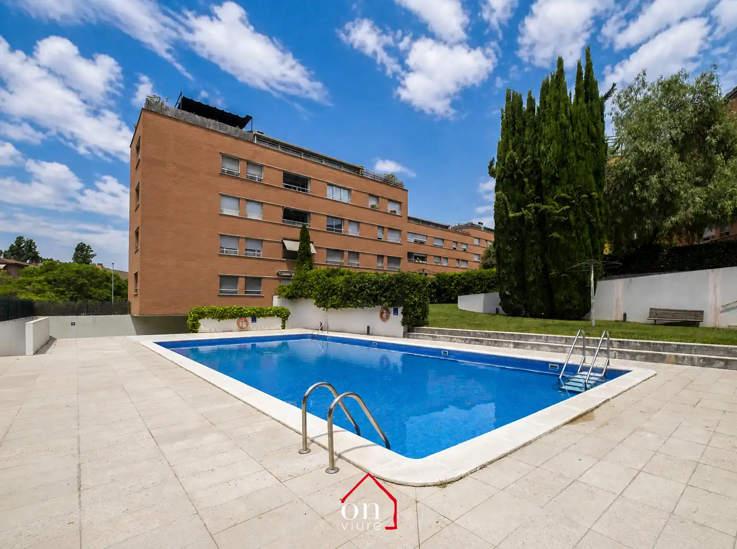 Piscina de Pis en venda en Sant Cugat del Vallès amb Aire condicionat, Calefacció i Parquet
