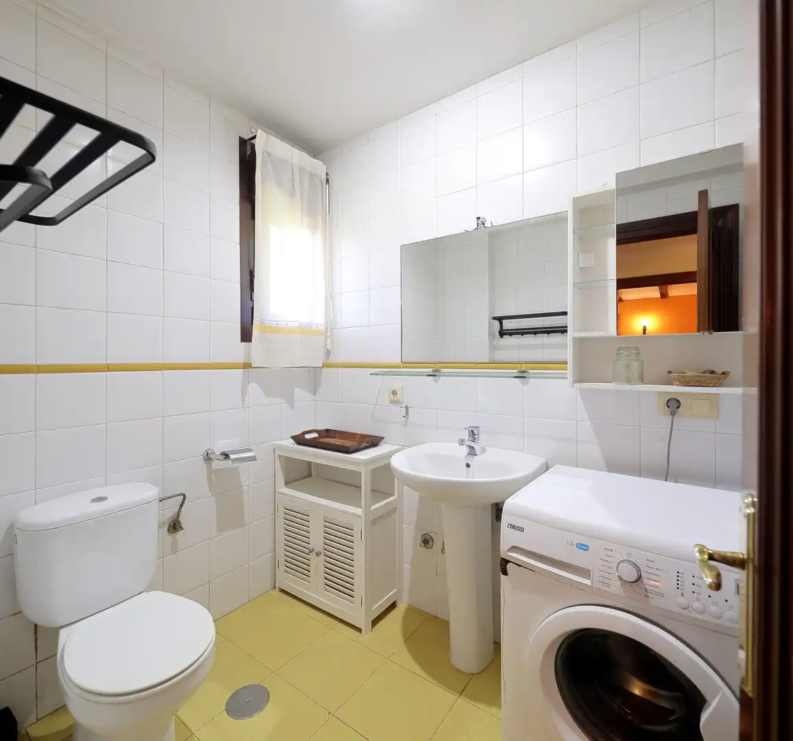Bany de Casa o xalet en venda en Gijón  amb Calefacció, Terrassa i Traster